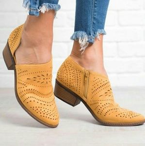 ANKLE BOOTIES